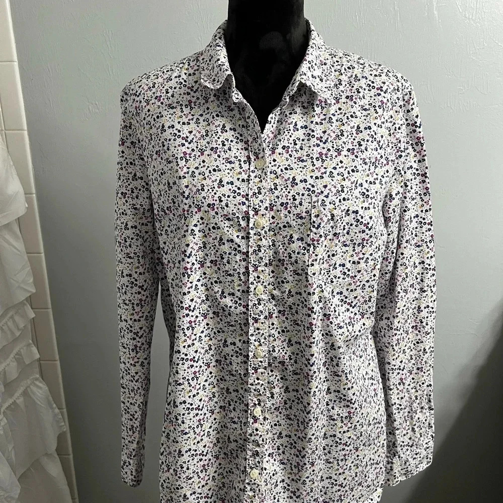 Banana Republic Classic fit top - Picture 1 of 7